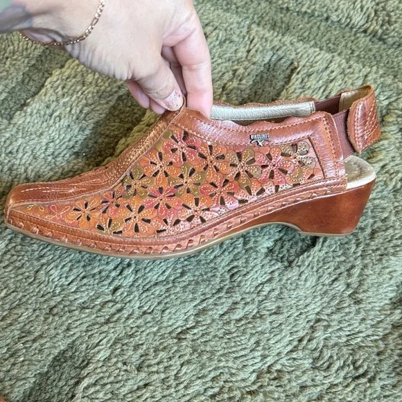 PIKOLINOS Women's Floral Cutout Leather Loafers - Tan - Picture 2 of 9